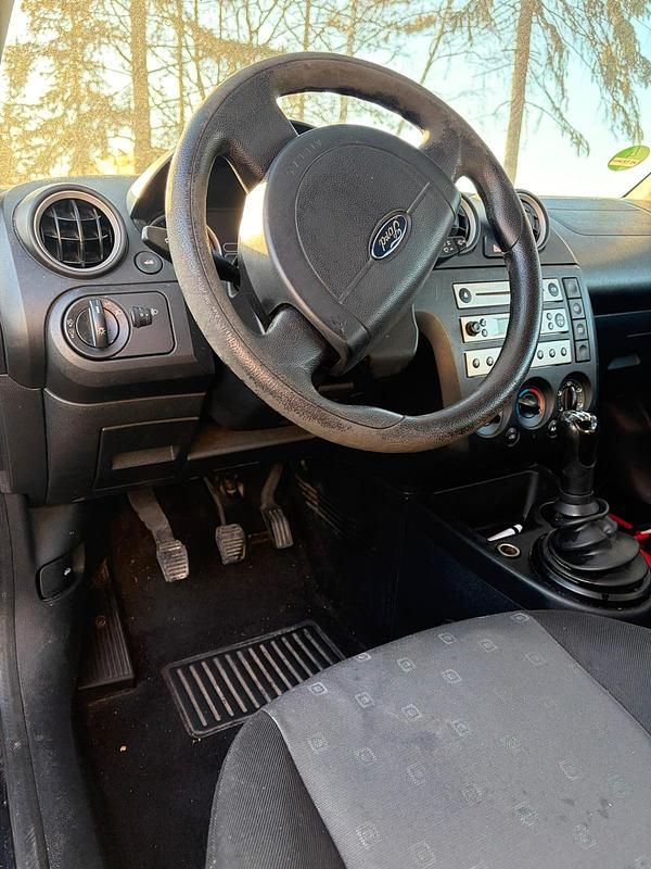 Gebraucht Ford Fiesta 60 PS (44 kW) 2005 Schwarz Kleinwagen