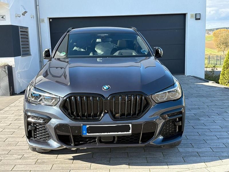Grau Gebraucht 2022 BMW X6 Comfort Edition SUV | 70.700 € (Guter Preis) - Bild 1/4
