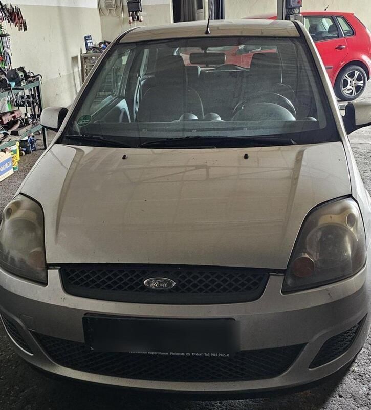 Silber Gebraucht 2007 Ford Fiesta Kleinwagen | 250 € (Superpreis) - Bild 1/4