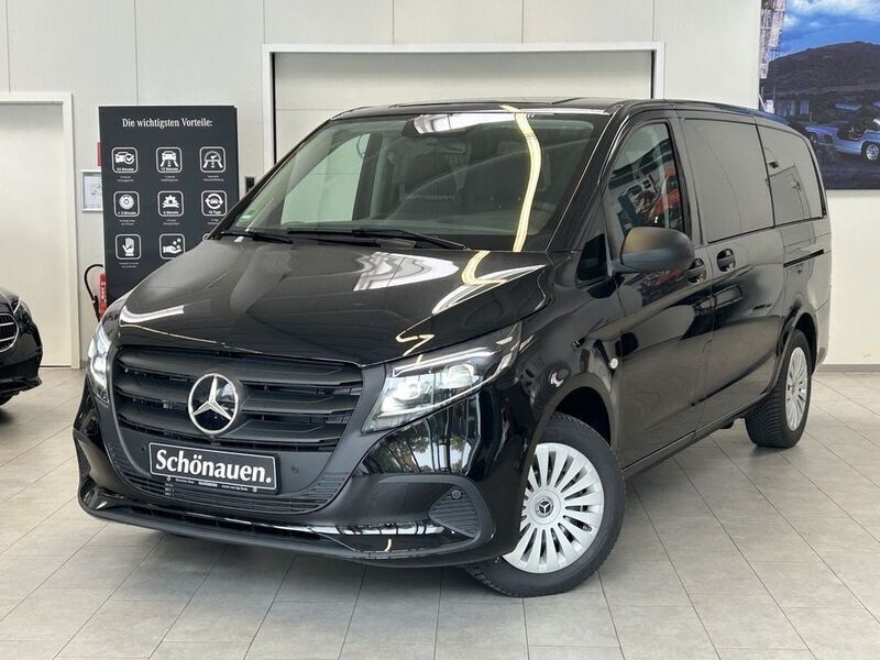 Obsidianschwarz Gebraucht 2024 Mercedes Vito Van / Kleinbus | 53.980 € - Bild 1/4