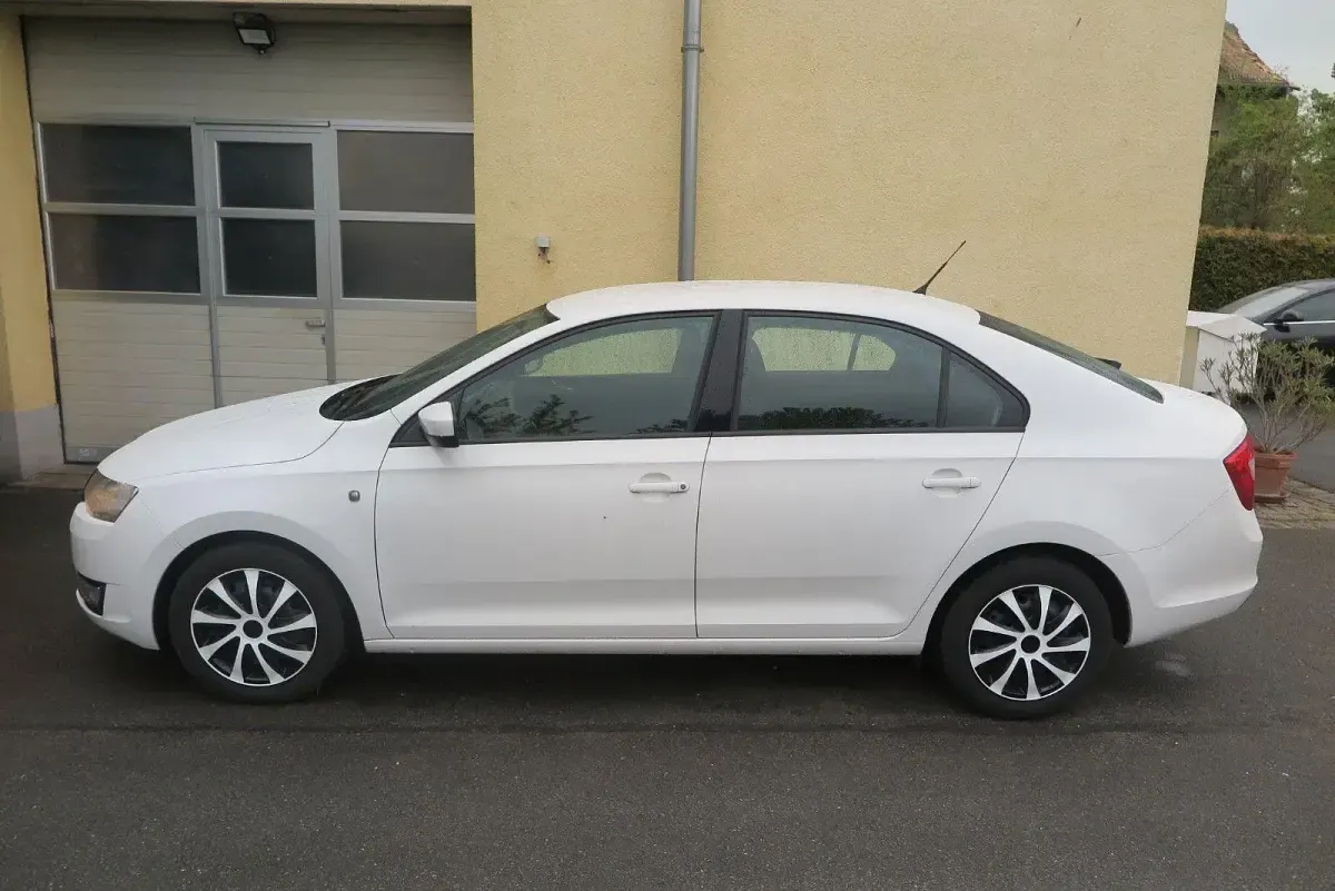 Gebraucht Skoda Rapid Ambition 86 PS (63 kW) 2014 Weiß Kleinwagen