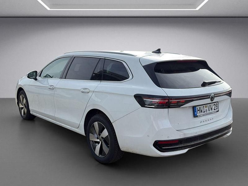 Gebraucht VW Passat Elegance 150 PS (110 kW) 2024 Weiss / pure white Kombi