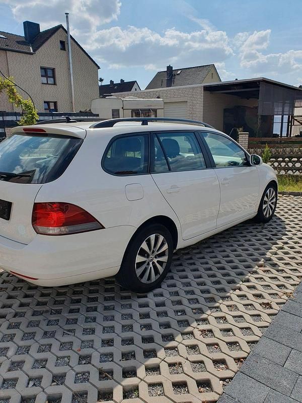 Gebraucht VW Golf V Trendline 105 PS (77 kW) 2009 Weiß Kombi