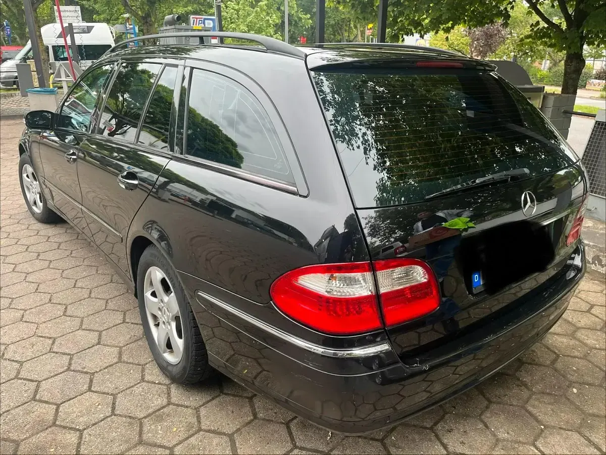 Gebraucht Mercedes E200 163 PS (119 kW) 2004 Schwarz Kombi