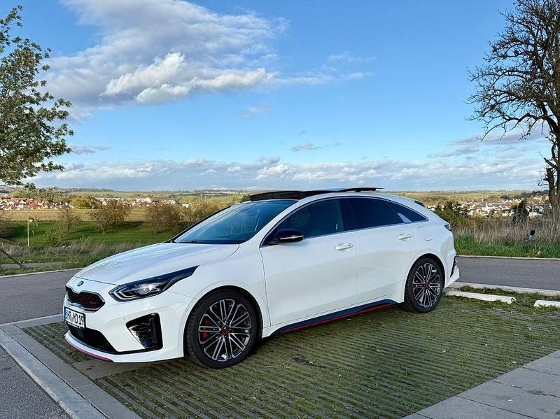 Weiß Gebraucht 2019 Kia ProCeed Kleinwagen | 22.990 € (Etwas zu teuer) - Bild 1/4