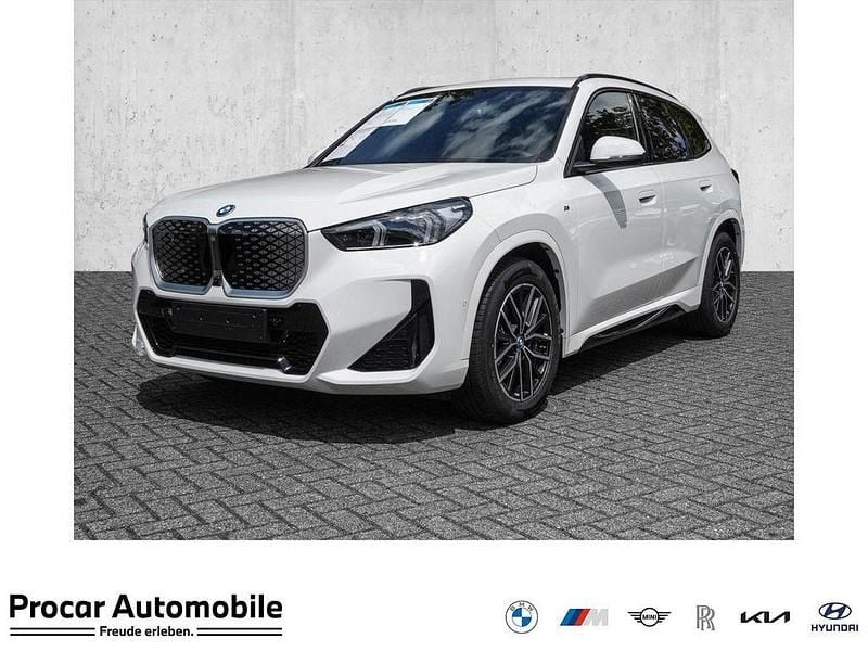 Weiß Neu 2025 BMW iX1 Comfort Edition SUV | 49.499 € (Superpreis) - Bild 1/4