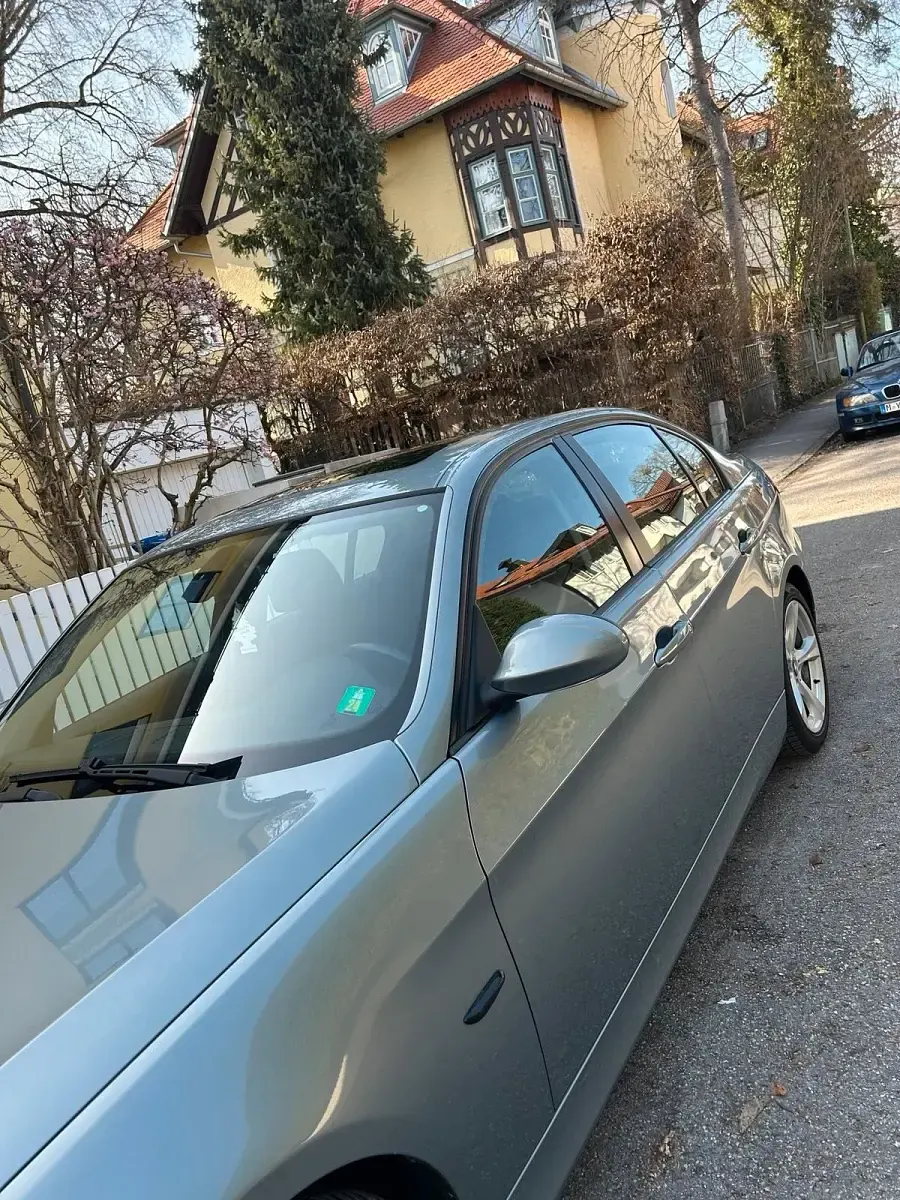 Gebraucht BMW 320 150 PS (110 kW) 2007 Grau Limousine