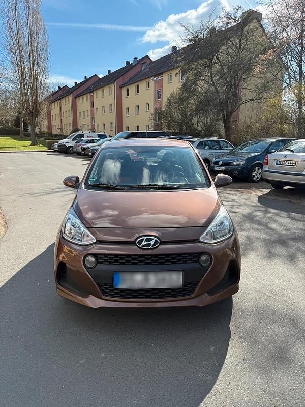Gebraucht Hyundai i10 67 PS (49 kW) 2017 Braun Kleinwagen