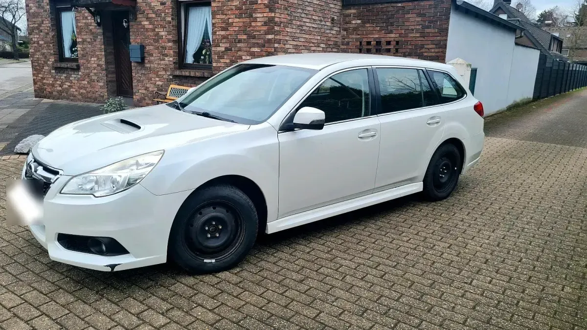 Gebraucht Subaru Legacy 150 PS (110 kW) 2013 Weiß Kombi