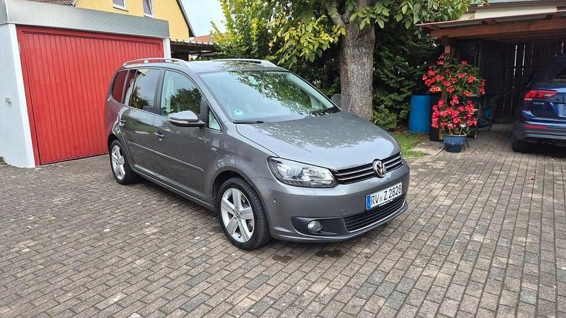 Grau Gebraucht 2013 VW Touran Van / Kleinbus | 11.499 € (Etwas zu teuer) - Bild 1/4