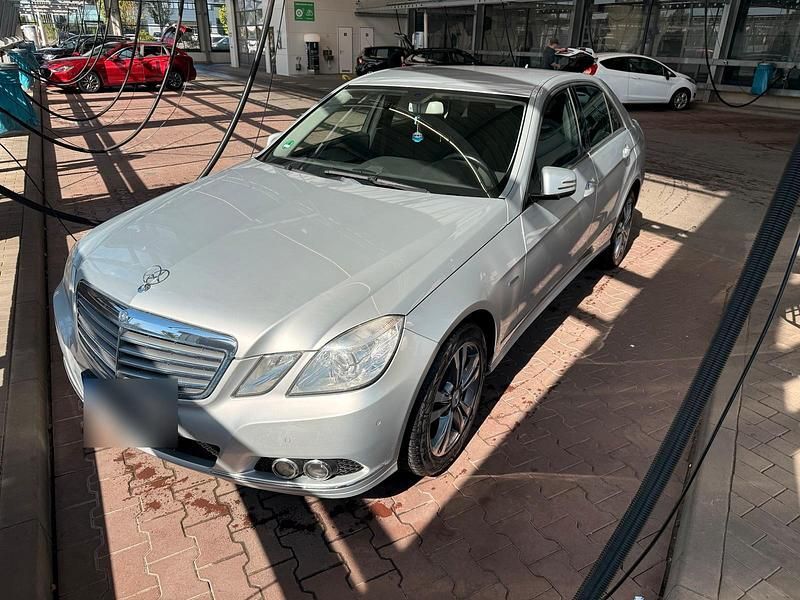 Second-hand Mercedes E250 204 CP (150 kW) 2009 Argintiu Berlinǎ