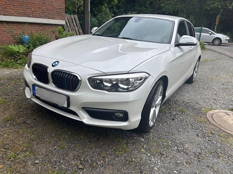 Weiß Gebraucht 2015 BMW 118 Advantage Kleinwagen | 10.690 € (Teuer) - Bild 1/4