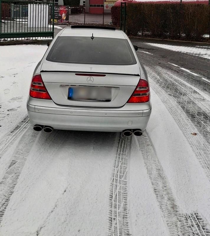 Gebraucht Mercedes E240 177 PS (130 kW) 2002 Silber Limousine