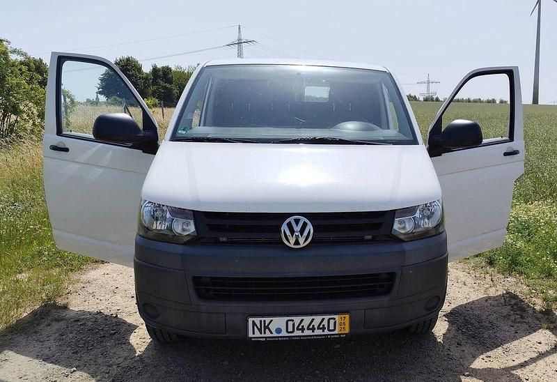 Weiß Gebraucht 2010 VW T5 Van | 10.499 € (Teuer) - Bild 1/4