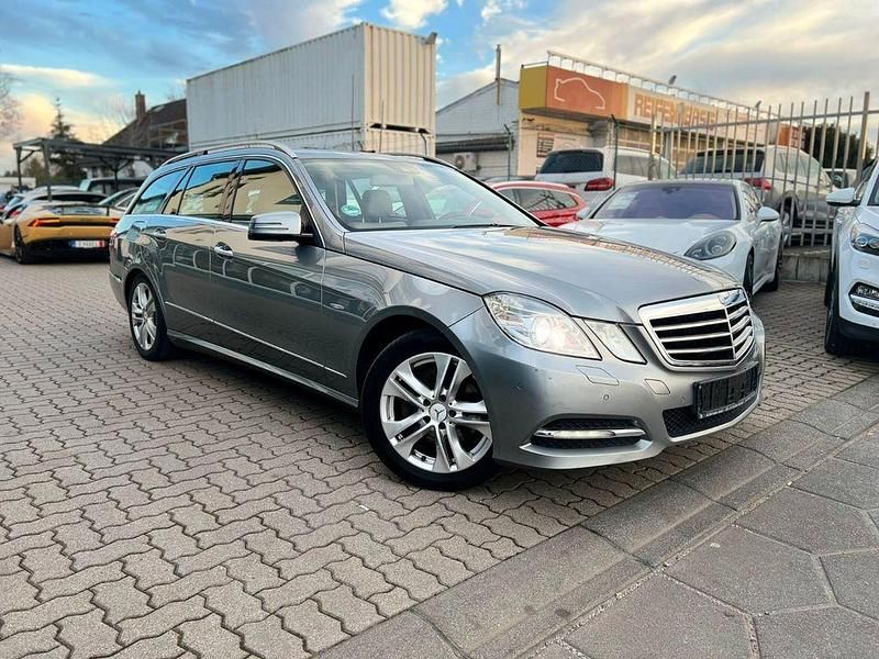 Silber Gebraucht 2012 Mercedes E350 Limousine | 10.999 € (Guter Preis) - Bild 1/4