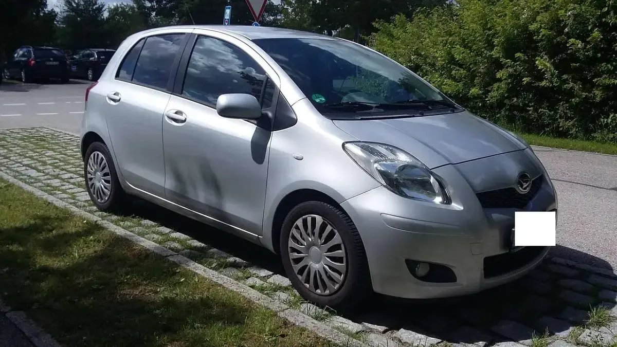 Gebraucht Daihatsu Charade 99 PS (72 kW) 2011 Grau Limousine