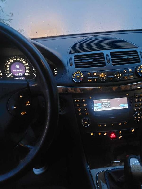 Gebraucht Mercedes E220 Elegance 150 PS (110 kW) 2002 Silber Limousine