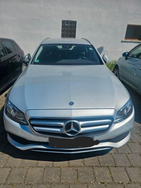 Silber Gebraucht 2017 Mercedes E220 Kombi | 20.789 € (Fairer Preis) - Bild 1/4