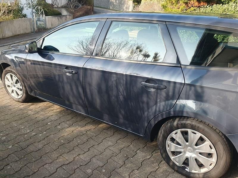Gebraucht Ford Mondeo S 140 PS (102 kW) 2011 Grau Kombi