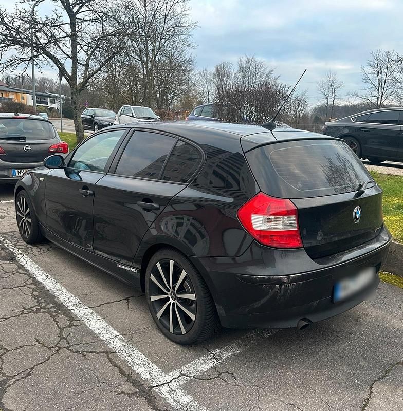 Gebraucht BMW 118 129 PS (94 kW) 2007 Schwarz Kleinwagen