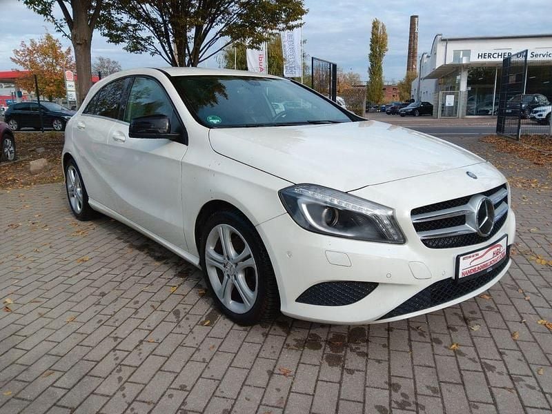 Gebraucht Mercedes A200 156 PS (114 kW) 2013 Weiß Limousine