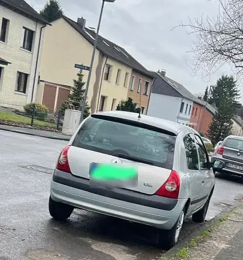 Gebraucht Renault Clio 75 PS (55 kW) 2004 Grau Kleinwagen
