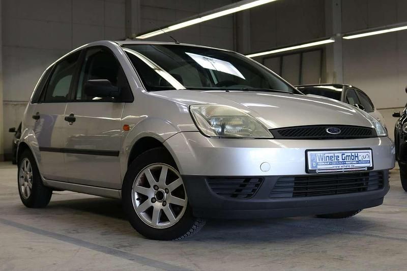 Silbergrau Gebraucht 2004 Ford Fiesta Kleinwagen | 2.290 € (Etwas zu teuer) - Bild 1/4