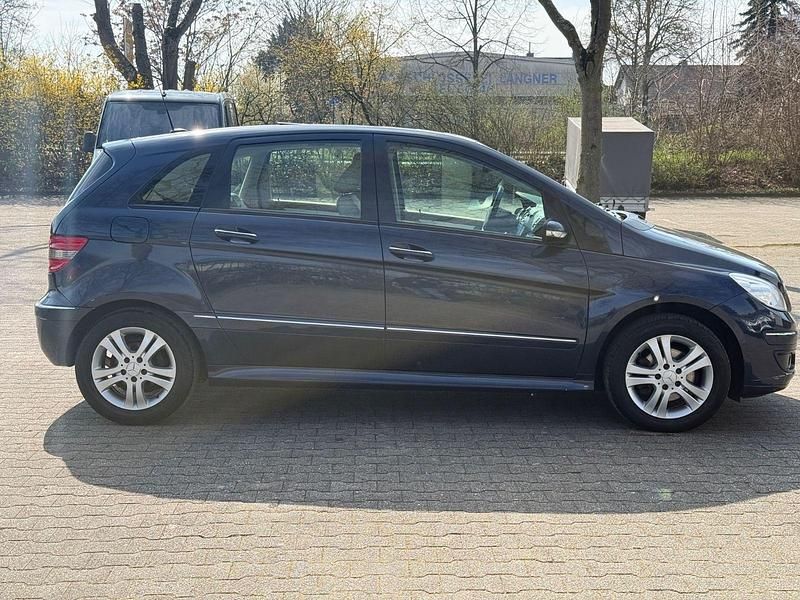 Gebraucht Mercedes B200 136 PS (100 kW) 2008 Blau Van / Kleinbus