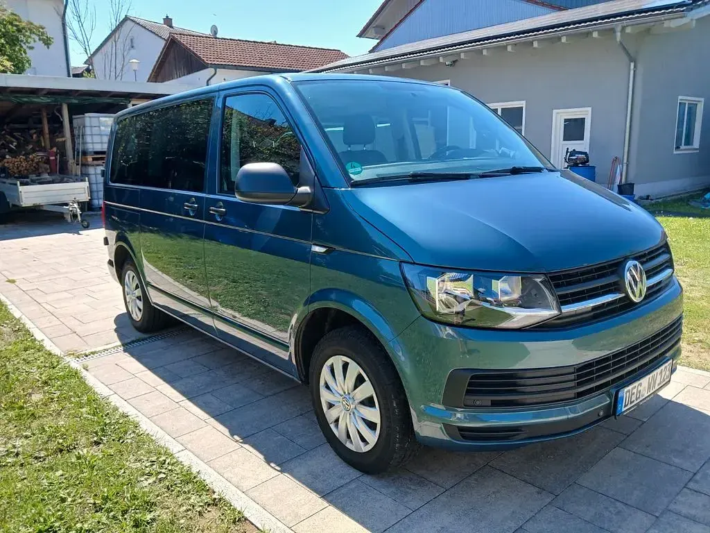 Gebraucht VW Multivan 150 PS (110 kW) 2018 Grün Van / Kleinbus