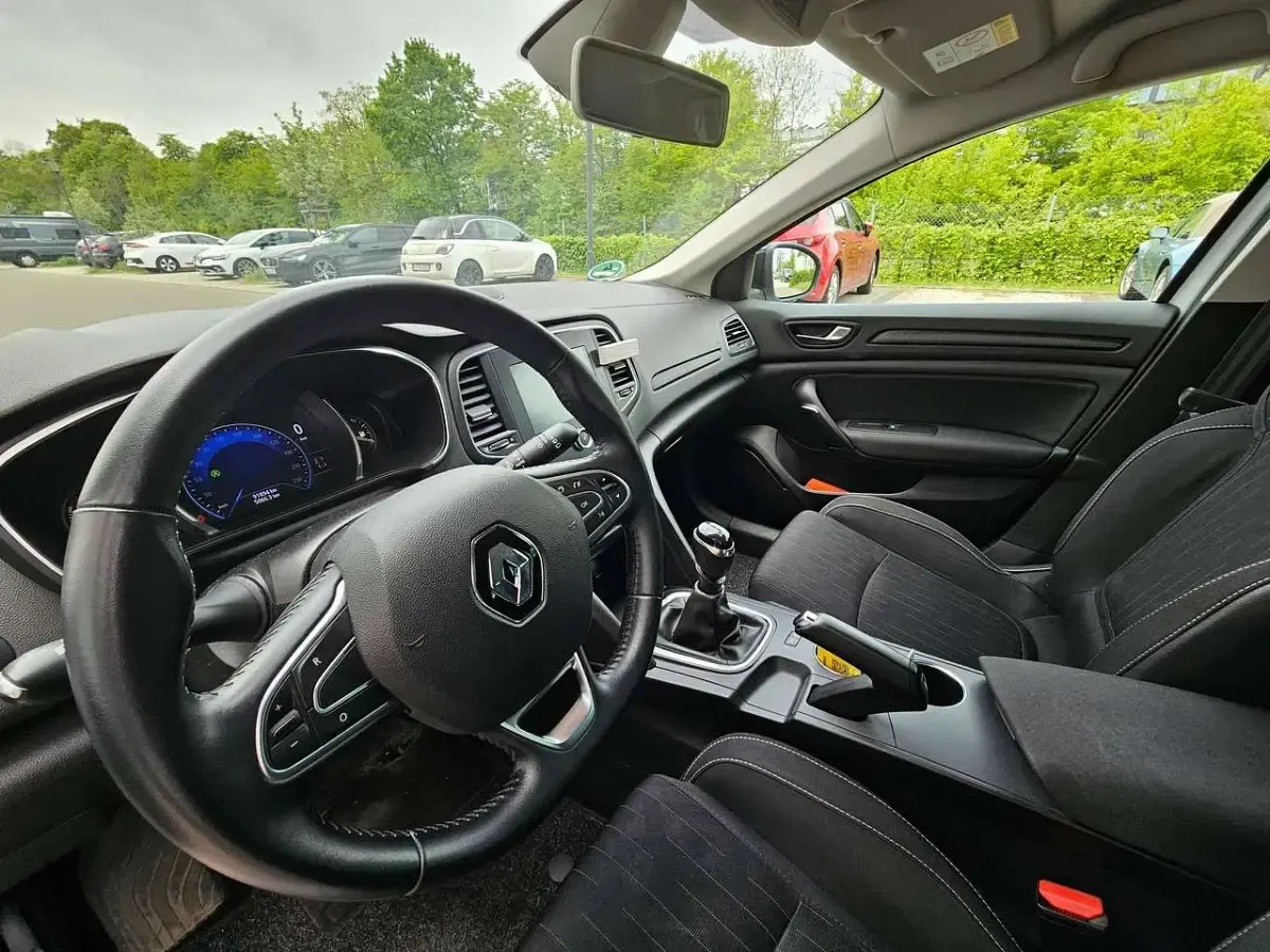 Gebraucht Renault Mégane IV LIMITED 140 PS (102 kW) 2019 Weiß Limousine