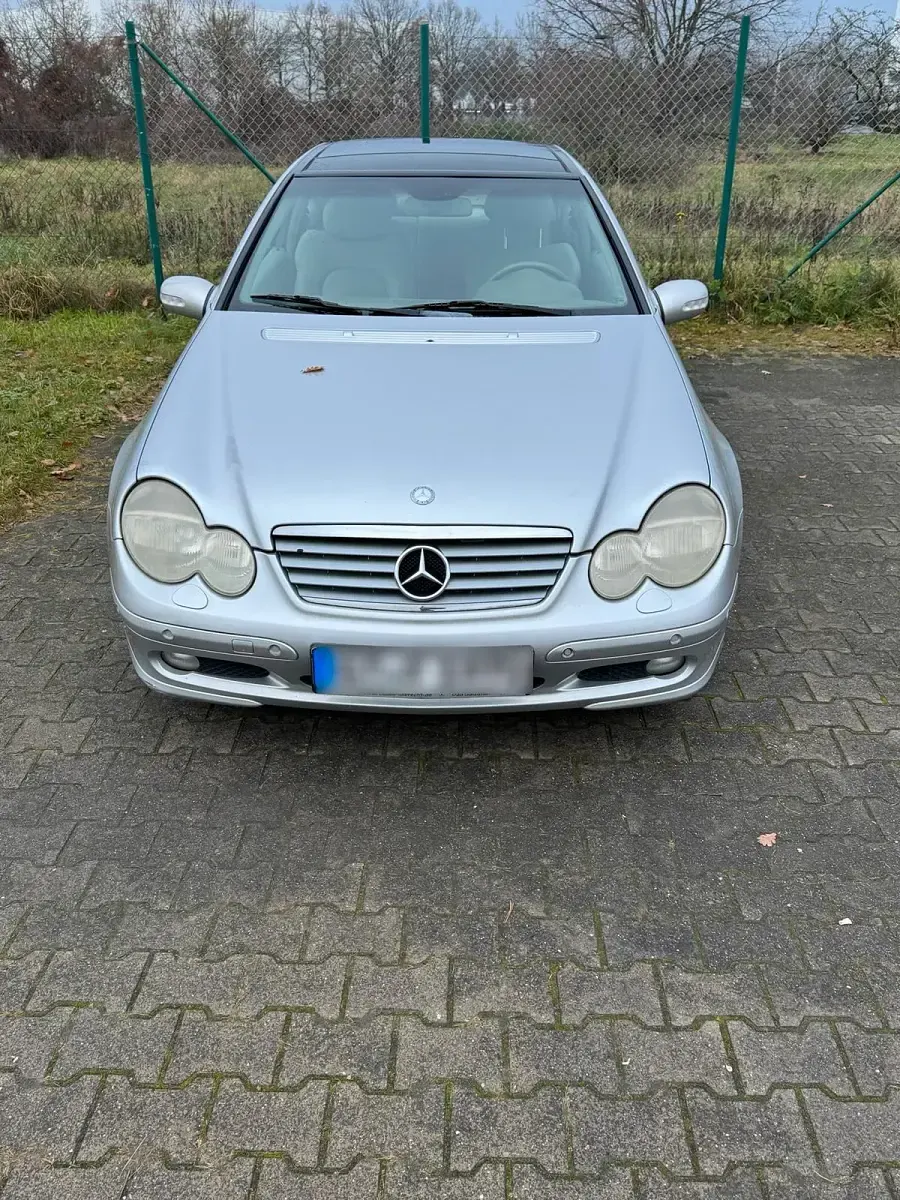 Gebraucht Mercedes 220 143 PS (105 kW) 2002 Silber Coupé