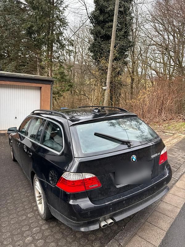 Gebraucht BMW 525 197 PS (144 kW) 2009 Schwarz Kombi