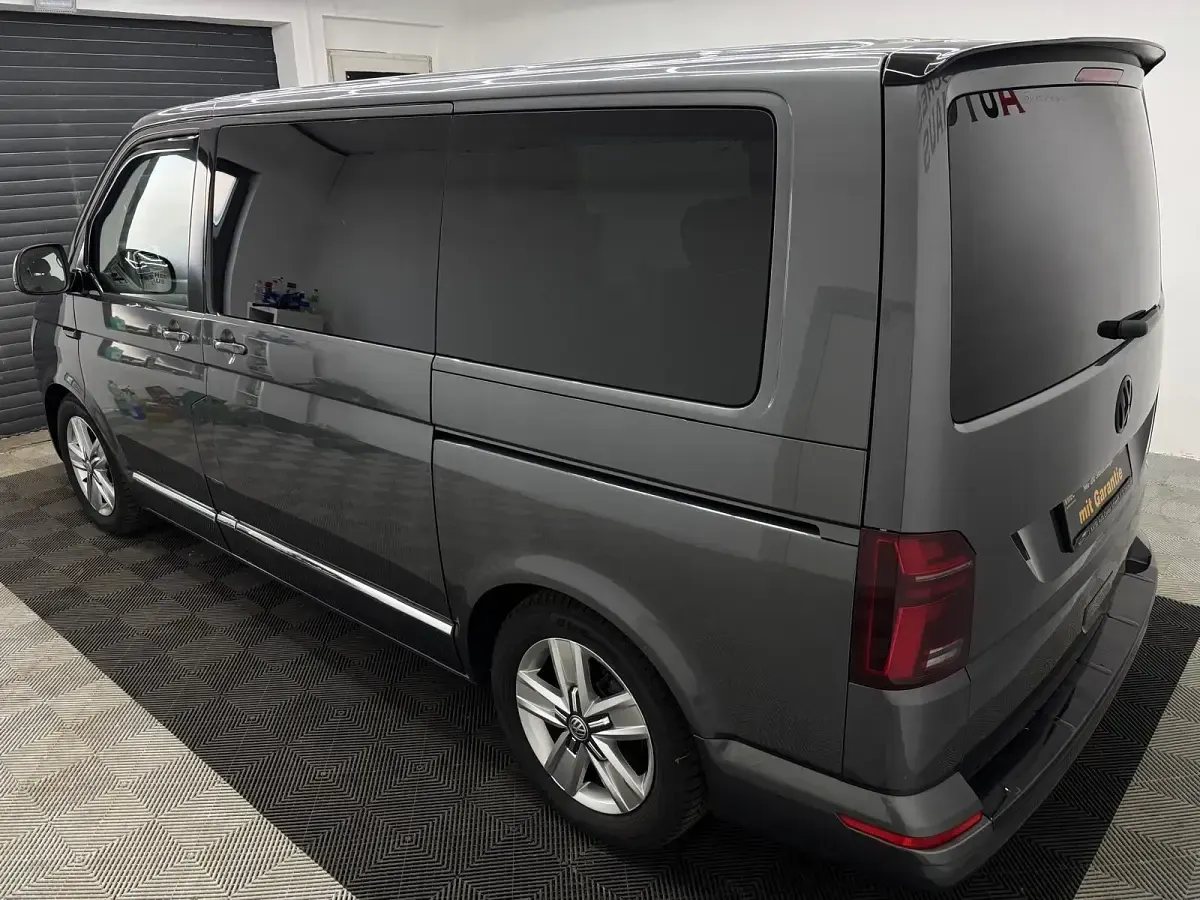 Gebraucht VW Multivan Highline 204 PS (150 kW) 2015 Grau Van / Kleinbus