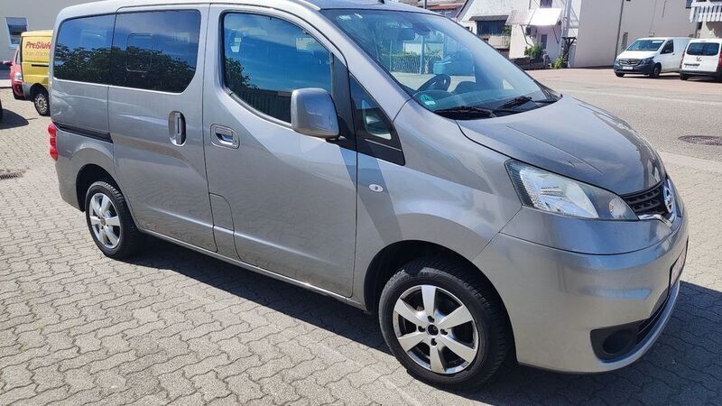 Grau Gebraucht 2016 Nissan Evalia Tekna Van / Kleinbus | 11.900 € (Guter Preis) - Bild 1/4