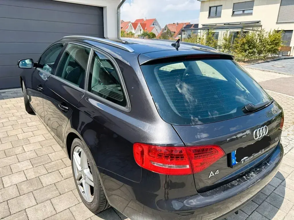 Gebraucht Audi A4 Ambiente 143 PS (105 kW) 2012 Schwarz Kombi