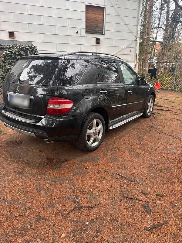Gebraucht Mercedes ML320 224 PS (164 kW) 2008 Schwarz SUV