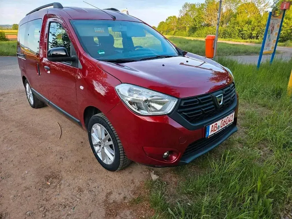 Gebraucht Dacia Dokker 102 PS (75 kW) 2020 Rot Van / Kleinbus