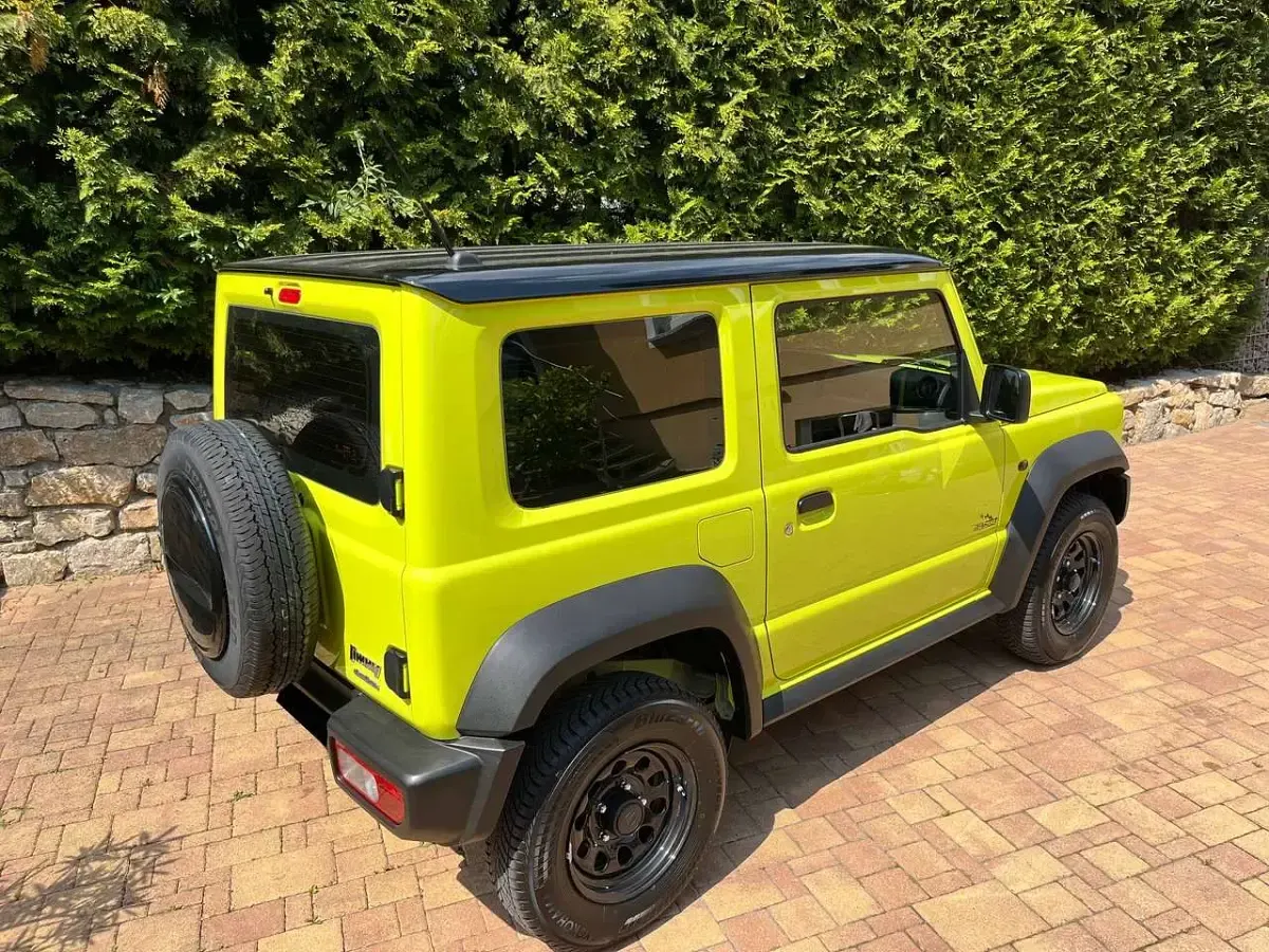 Gebraucht Suzuki Jimny Comfort 102 PS (75 kW) 2023 Kinetic bluish black met SUV