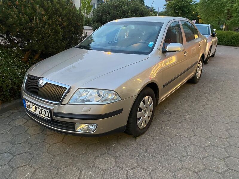 Beige Gebraucht 2004 Skoda Octavia Classic Limousine | 1.700 € - Bild 1/4