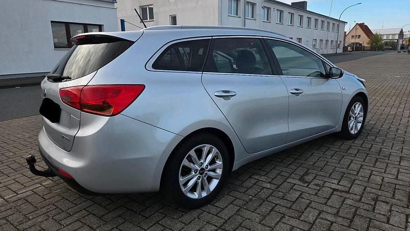 Gebraucht Kia Ceed DREAM-TEAM Edition 101 PS (74 kW) 2017 Grau Kleinwagen