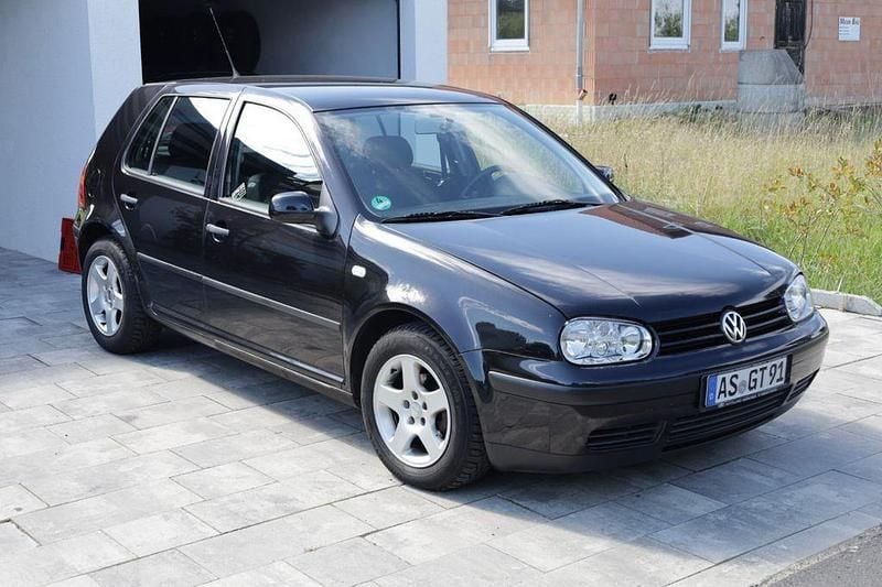 Schwarz Gebraucht 2002 VW Golf IV Comfortline Kombi | 799 € (Superpreis) - Bild 1/4