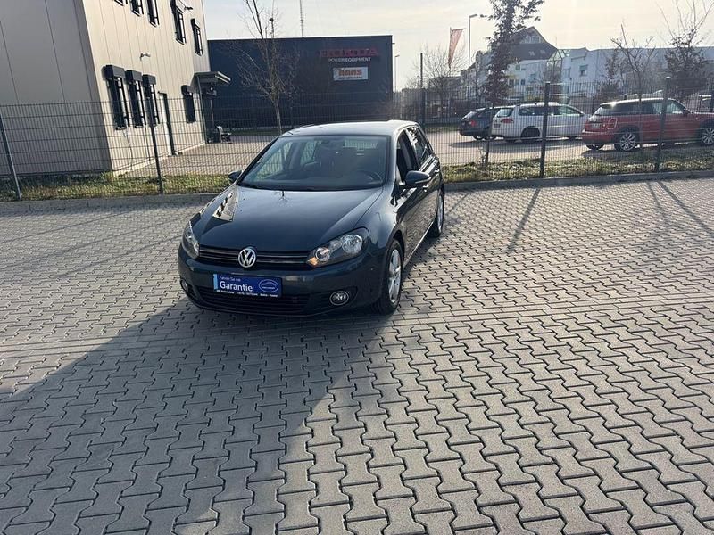 Gebraucht VW Golf VI Team 105 PS (77 kW) 2011 Blau Kleinwagen