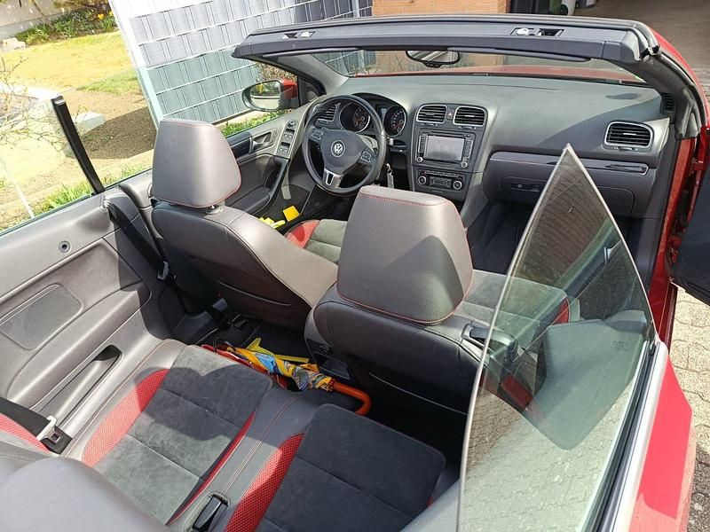 Gebraucht VW Golf 160 PS (117 kW) 2011 Rot Cabrio