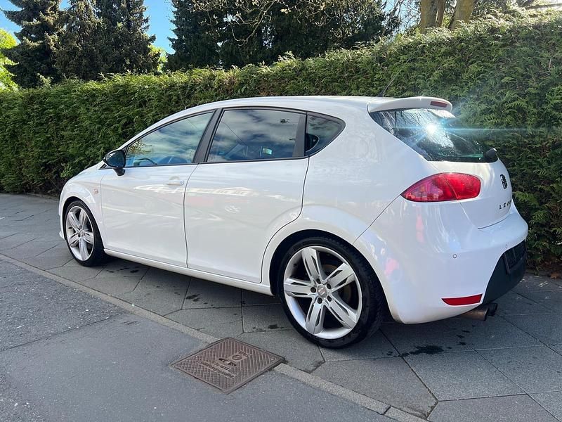Usata Seat Leon FR 265 CV (194 kW) 2010 Bianco Utilitaria