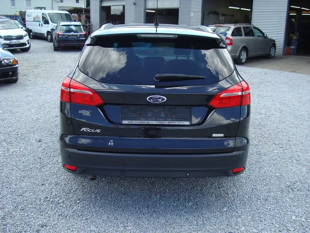Gebraucht Ford Focus Titanium 125 PS (91 kW) 2015 Schwarz Limousine