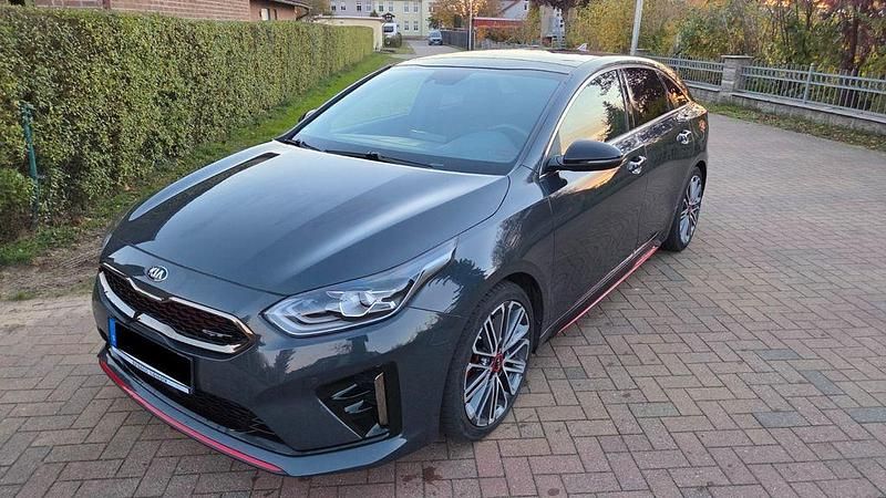 Grau Gebraucht 2020 Kia ProCeed Limousine | 20.590 € (Guter Preis) - Bild 1/4