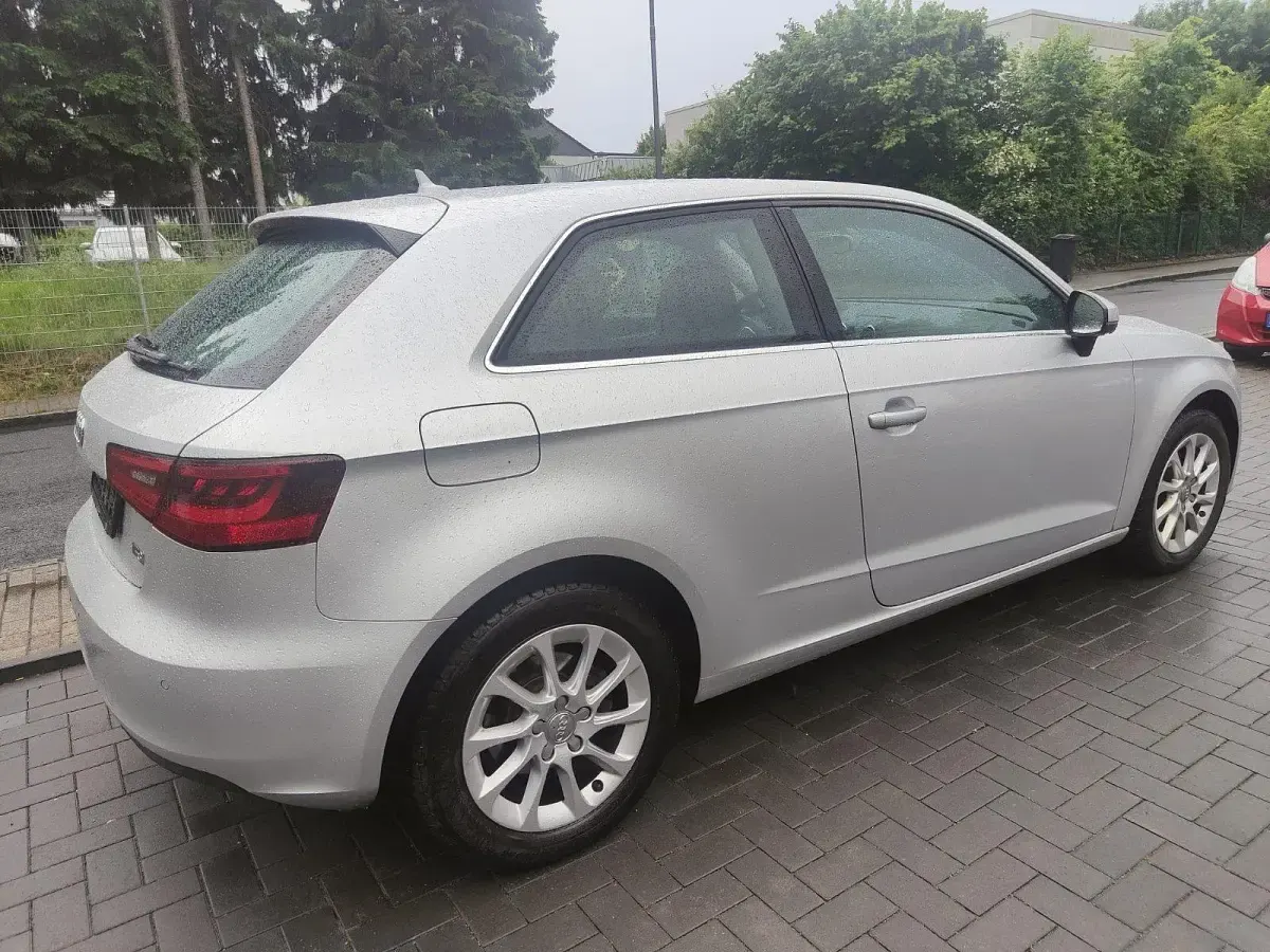 Gebraucht Audi A3 Ambiente 122 PS (89 kW) 2014 Silber Limousine