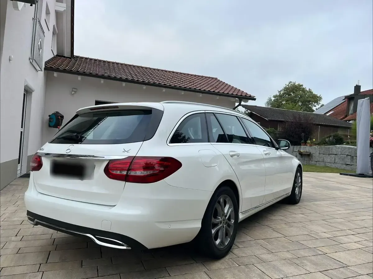 Gebraucht Mercedes 220 170 PS (125 kW) 2017 Weiß Kombi