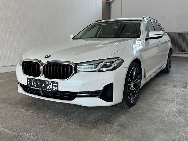 Weiß Gebraucht 2021 BMW 540 Comfort Edition Limousine | 29.400 € (Guter Preis) - Bild 1/4