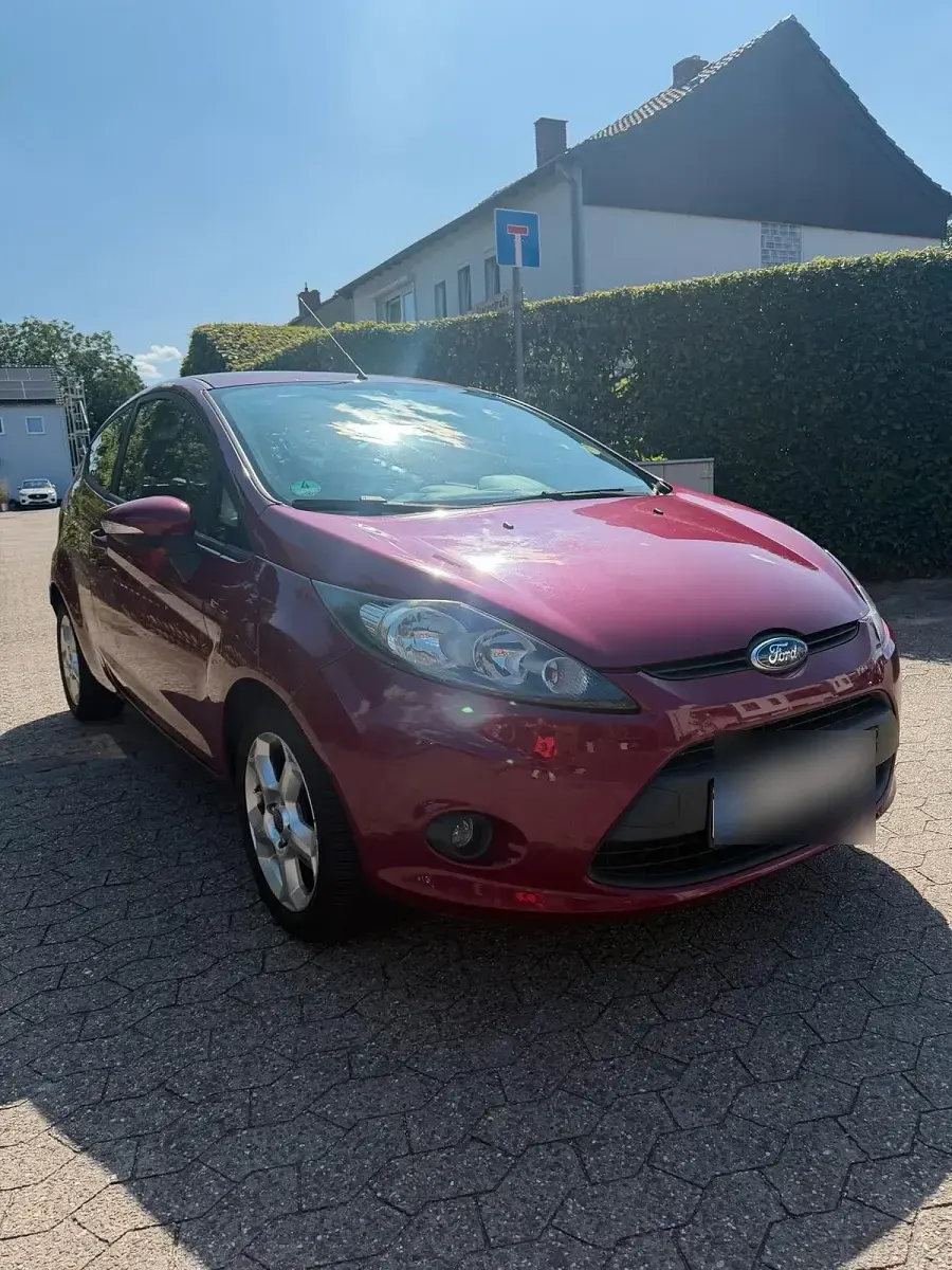 Gebraucht Ford Fiesta 96 PS (70 kW) 2009 Rot Kleinwagen